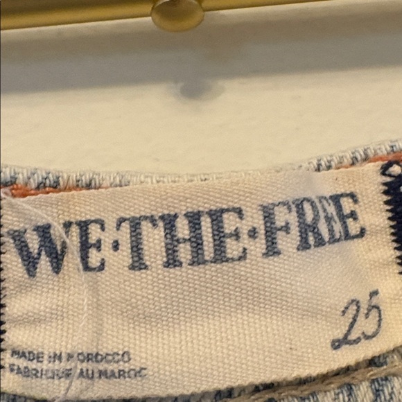 FREE PEOPLE WE THR FREE PIPER MID RISE CROPPED JEANS- size 25 - Picture 3 of 6